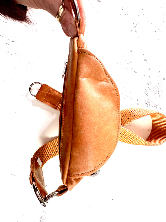 Hip Bag | handgemachte Tasche aus recyceltem Leder. Nachhaltig & einzigartig.