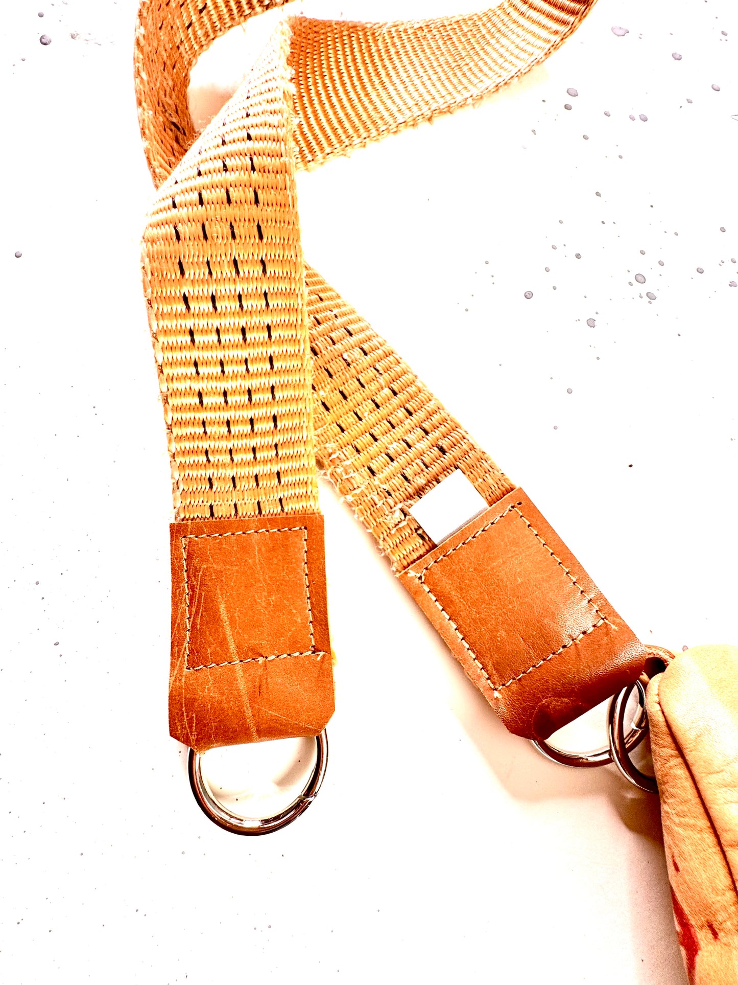 Hip Bag | handgemachte Tasche aus recyceltem Leder. Nachhaltig & einzigartig.