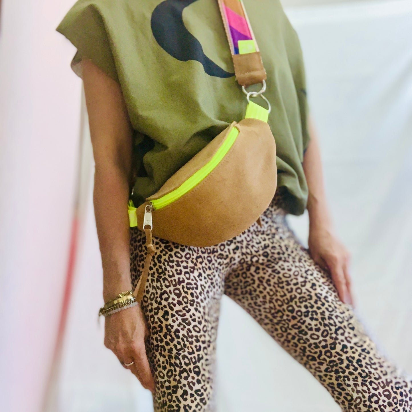 Hip Bag | handgemachte Tasche aus recyceltem Leder. Nachhaltig & einzigartig.