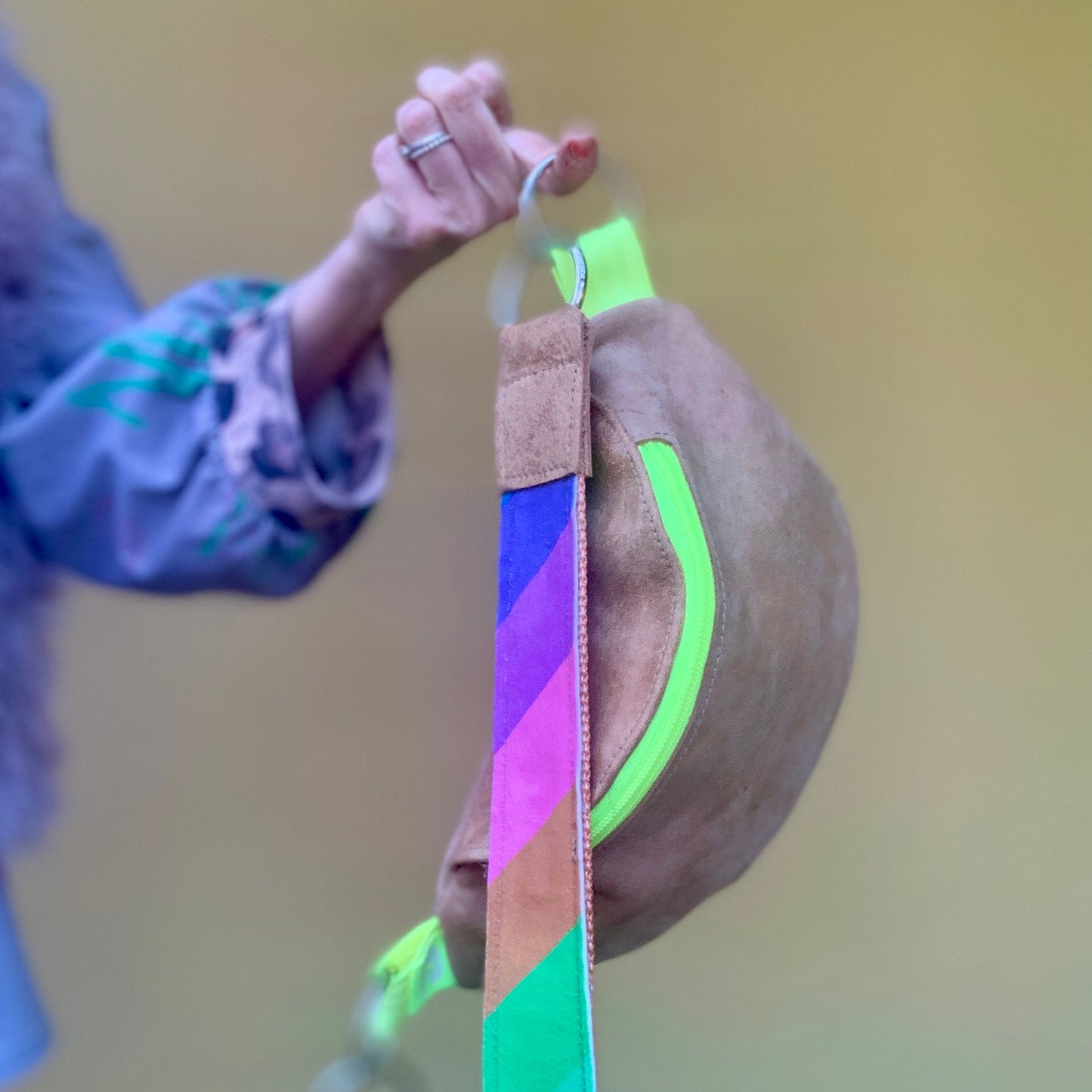 Hip Bag | handgemachte Tasche aus recyceltem Leder. Nachhaltig & einzigartig.