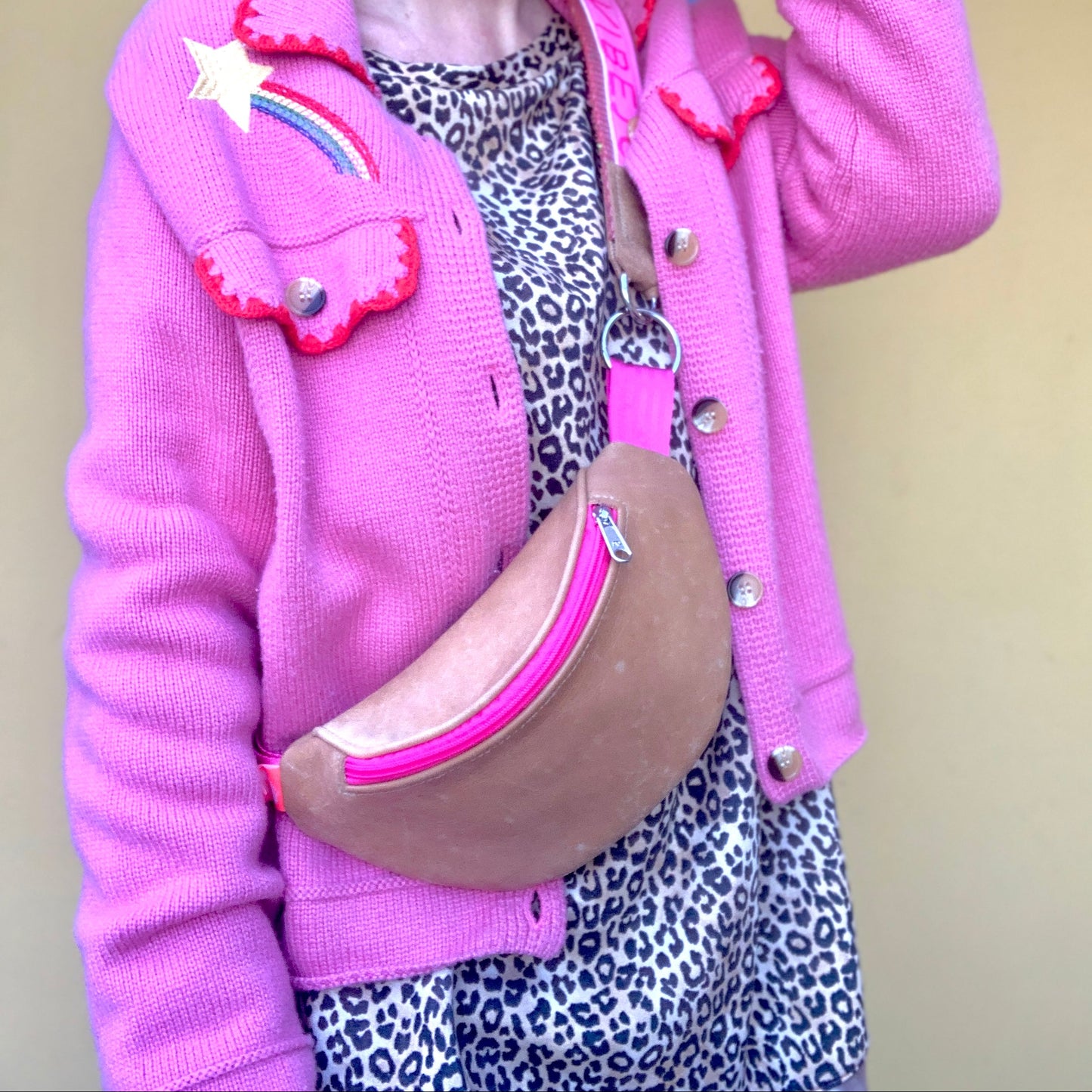 Hip Bag | handgemachte Tasche aus recyceltem Leder. Nachhaltig & einzigartig.